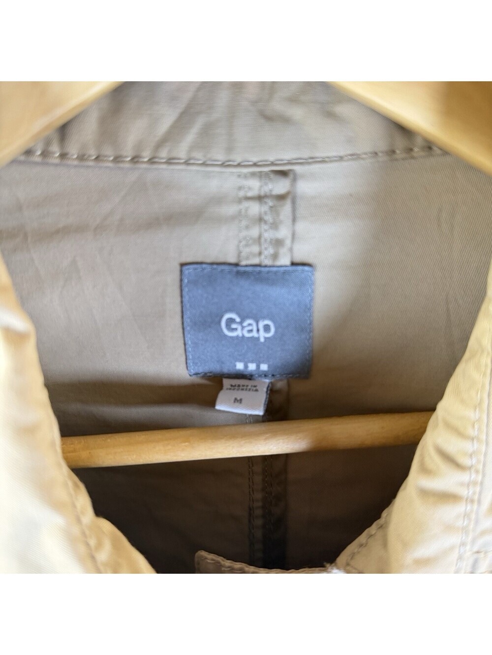 Gap Women's Beige Trench Coat Mid-Length Button Closure Pockets Size M - Picture 3 of 14